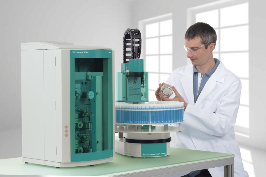 La cromatografía iónica es un método fácil, versátil y sencillo para la determinación de ingredientes farmacéuticos activos.